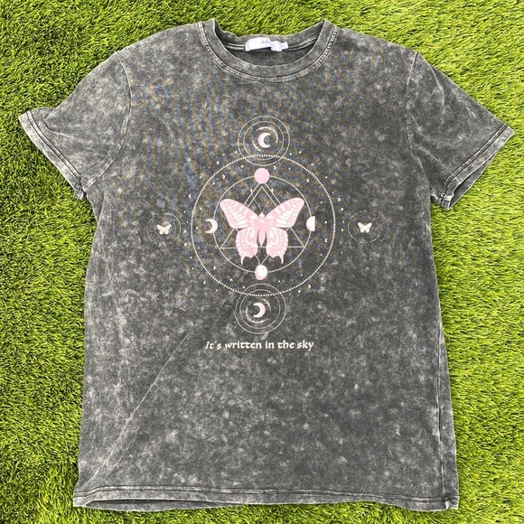 Adika Graphic Tee - Picture 1 of 3